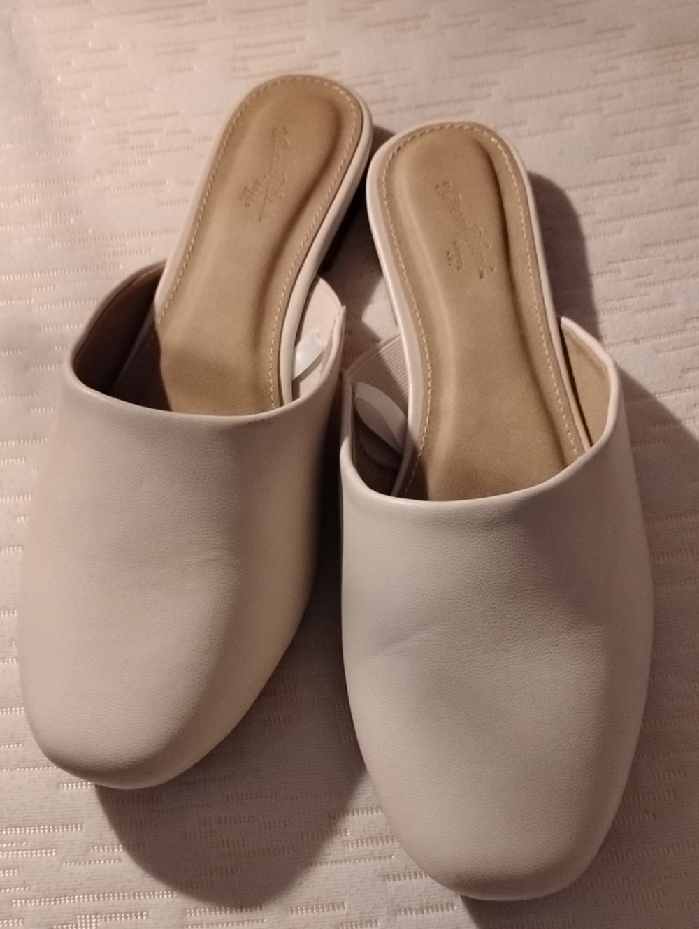 Universal Thread White Slip-On Mule Flats